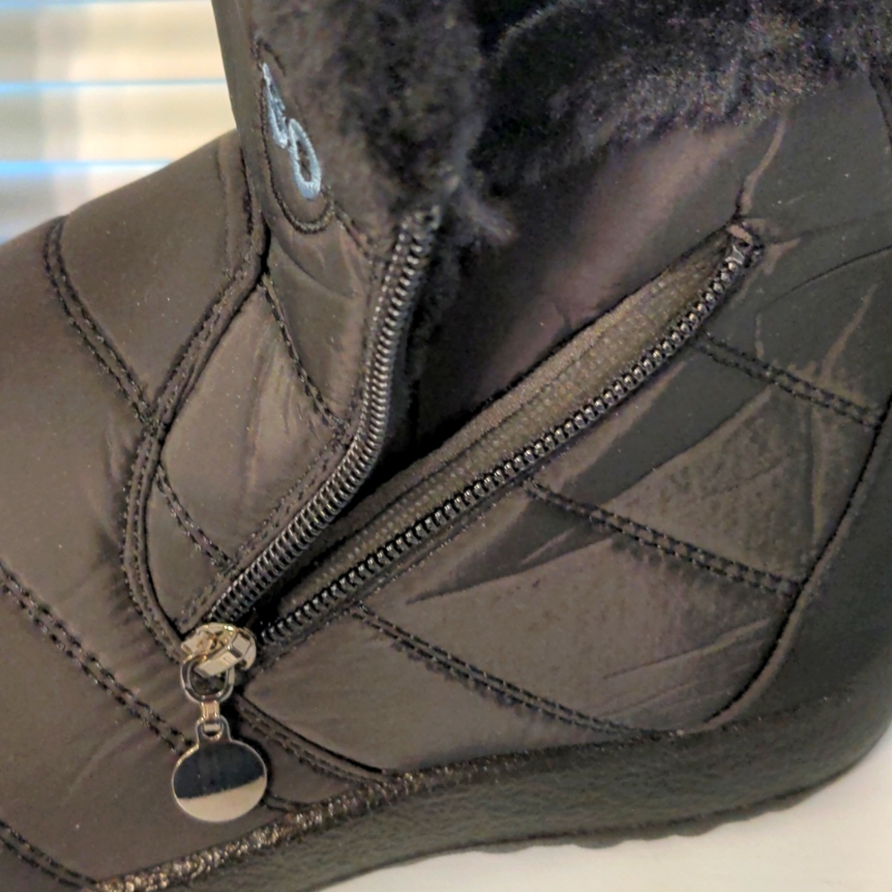🪻 PRICE DROP...Boots 🪻 - Picture 2 of 8